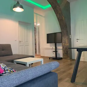 https://royal-palace-home.vienna-besthotels.com